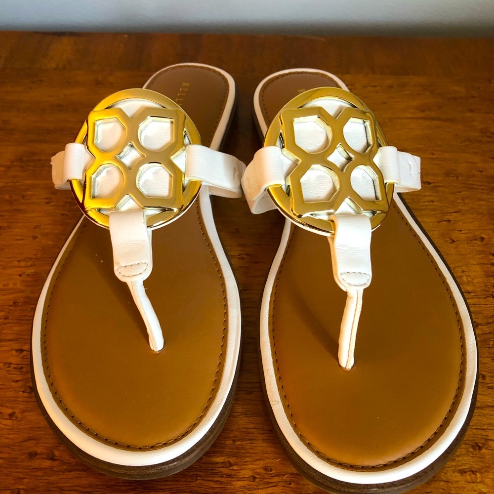 Kelly & Katie Thong Sandals Size 8